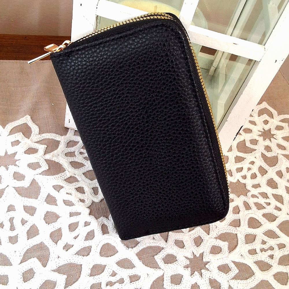💥SALE💥NEW, NWOT, Black & Gold Clutch Purse, Dual Zippers
